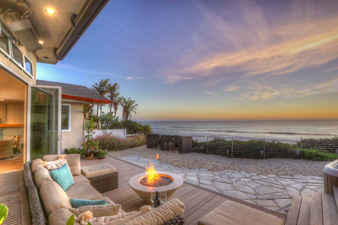 LARGE PRICE REDUCTION on PISMO BEACH / OCEAN FRONT - Bluff Residence Overlooking the Expansive Pacific Ocean. 188 Seacliff Dr, Pismo Beach
